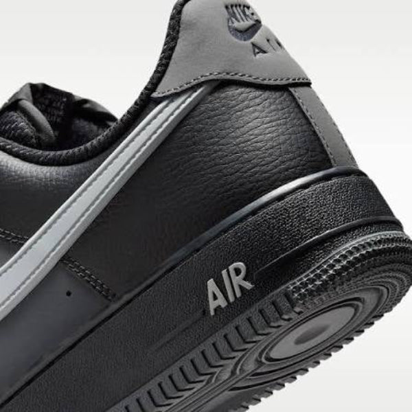 Muške tenisice Nike Air Force 1 Low 07 LV8 "Black Light Smoke" IR1475-010