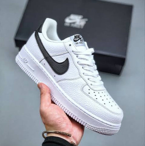 Muškim tenisice Nike Air Force 1 '07 CT2302-100 bijele